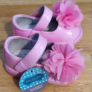 WEE SQUEAK Pink Flower squeaker shows. NIB. Size 3